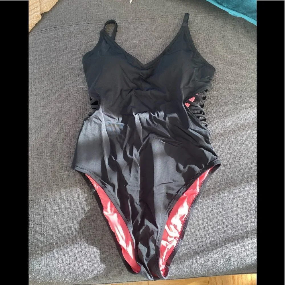 STRAPPY SIDE RIBBED ONE-PIECE